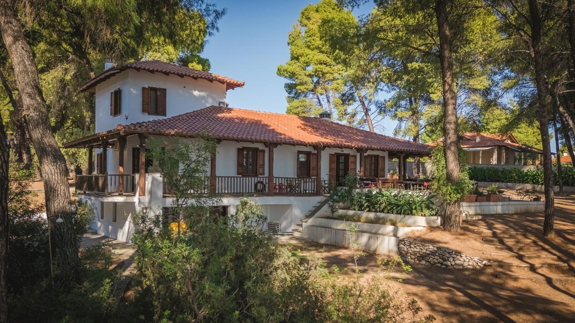 Squirrel Beach Front Villa, Metamorfosi Exterior foto