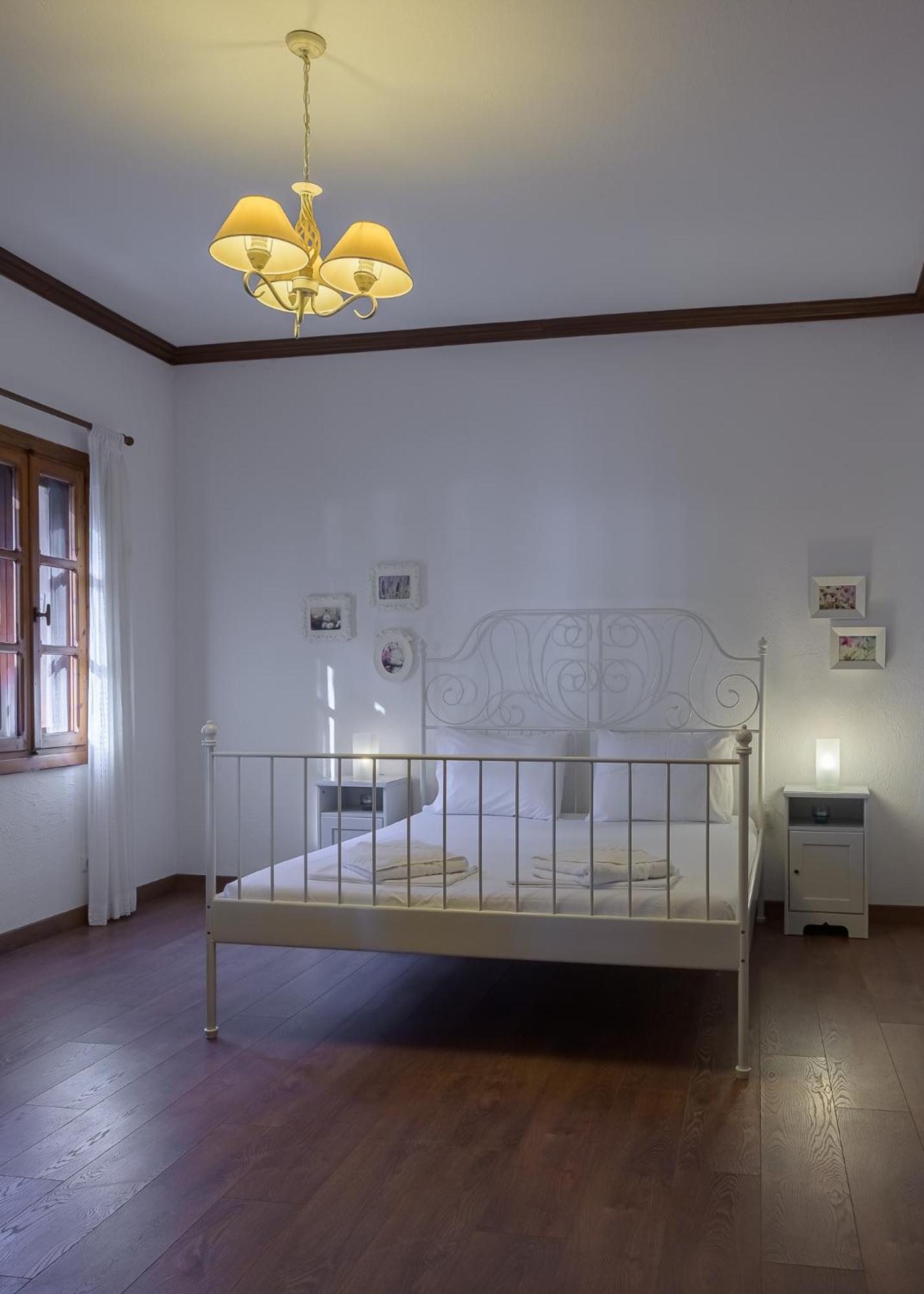 Squirrel Beach Front Villa, Metamorfosi Exterior foto