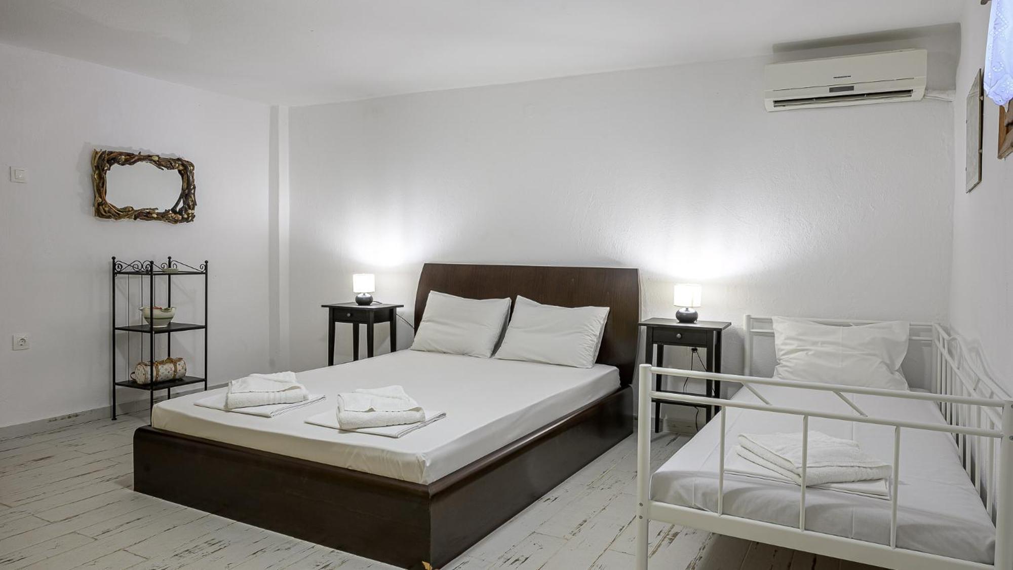 Squirrel Beach Front Villa, Metamorfosi Exterior foto