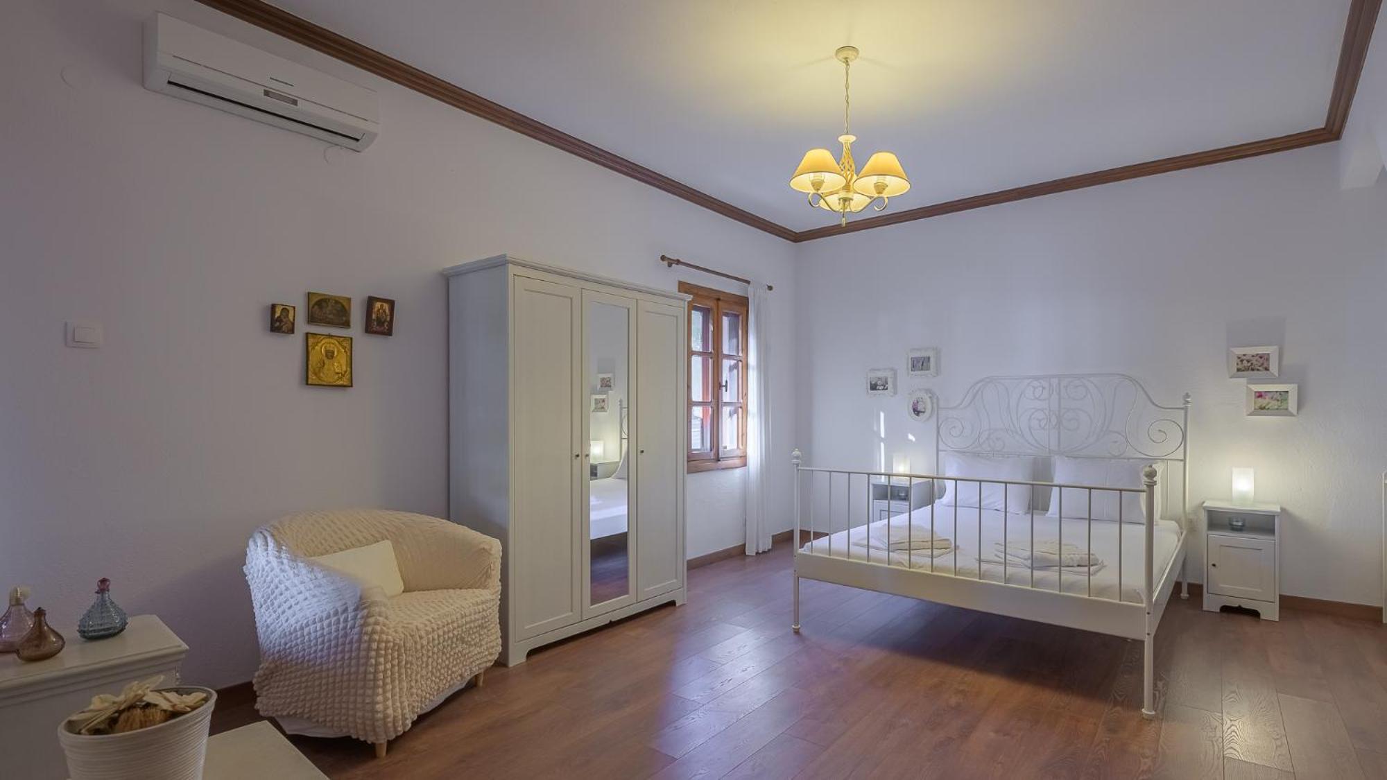 Squirrel Beach Front Villa, Metamorfosi Exterior foto